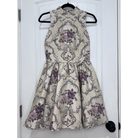 Chi Chi London Brocade Damask Party Dress Sz 8 UK 12 Bridgeton Beige Purple SM1 - Picture 1 of 12